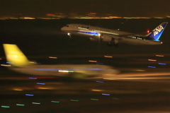 羽田空港第1ターミナルからtakeoffするANA機を流し撮り