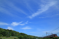 青空に映えるとある私鉄