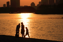 夕暮れ時の海岸
