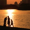 夕暮れ時の海岸