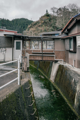 筋骨巡り - 水路上の廊下