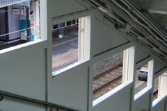 駅にて