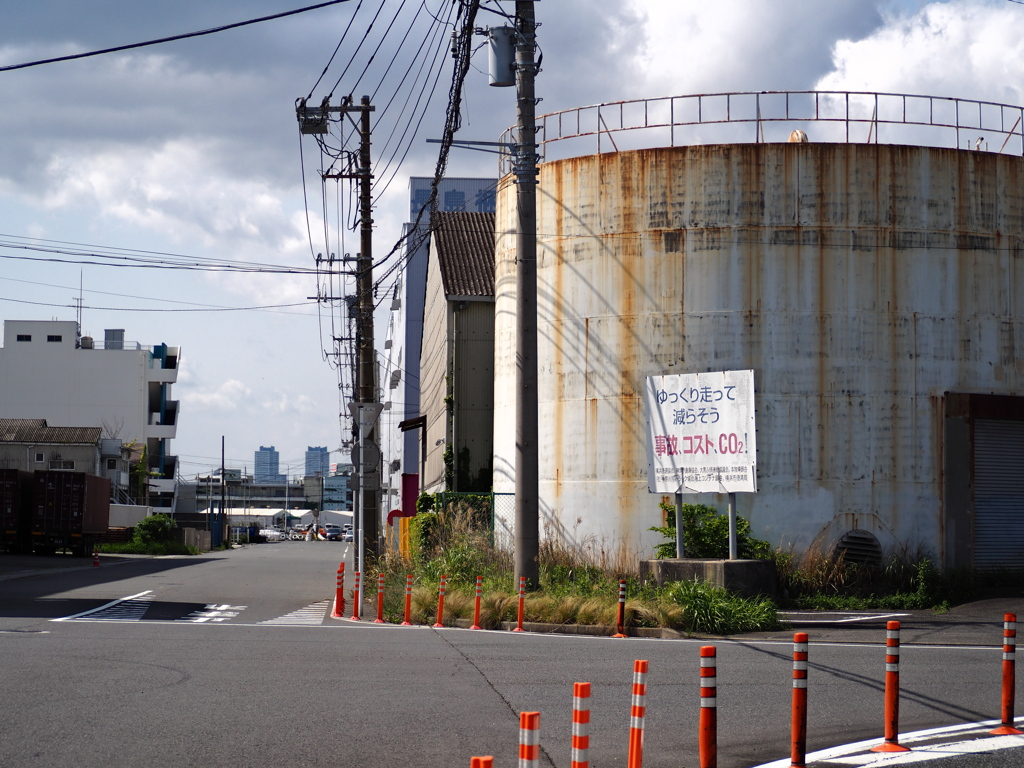 ゆっくり走って減らそう　事故・コスト・CO2！