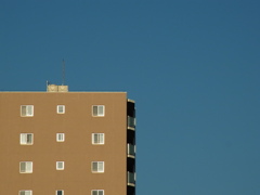 空とマンション