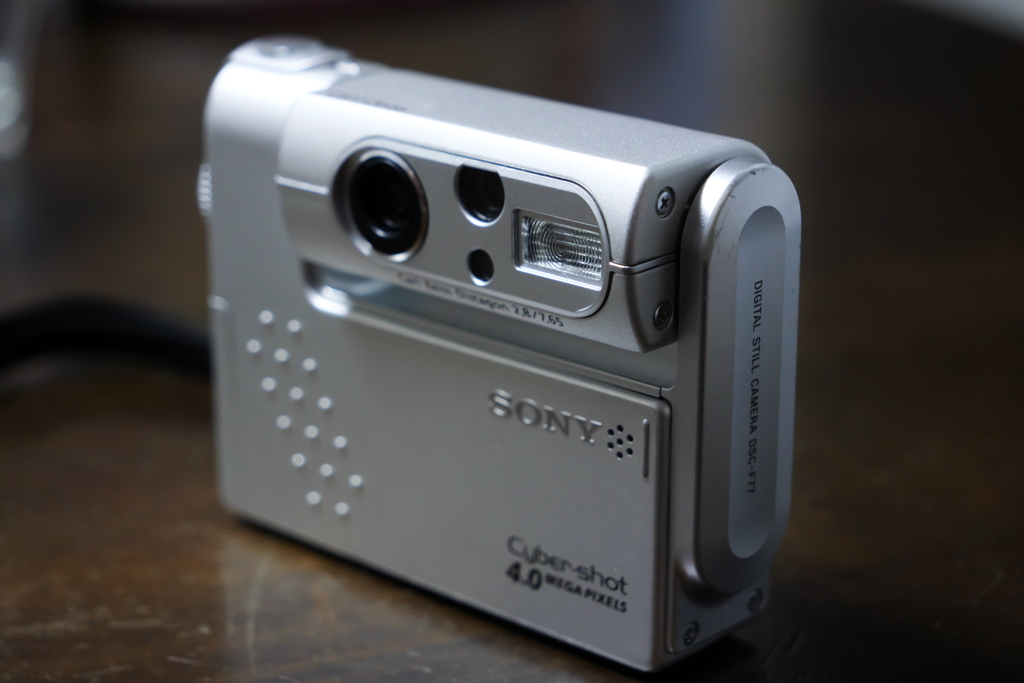 DSC-F77　2002年