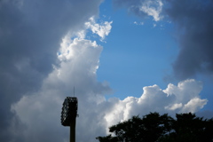 いつまでも梅雨明けしない空