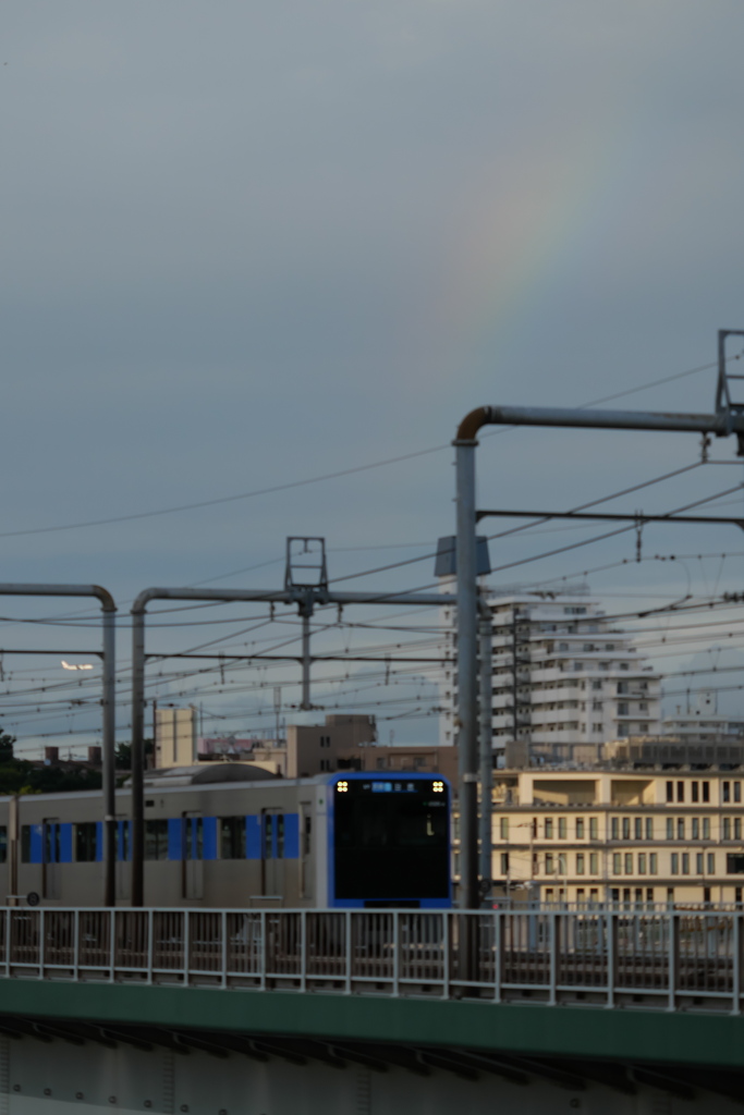 虹と電車と飛行機と