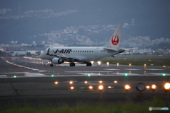 伊丹空港千里川土手　その２（夕方点灯直後）