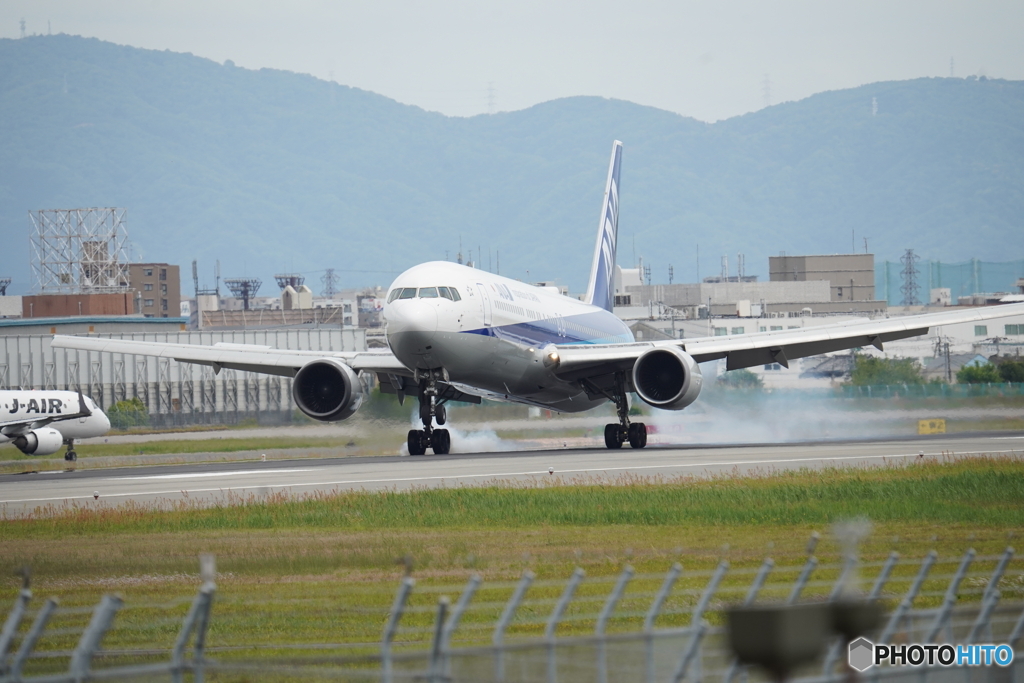 大阪国際空港へ着陸