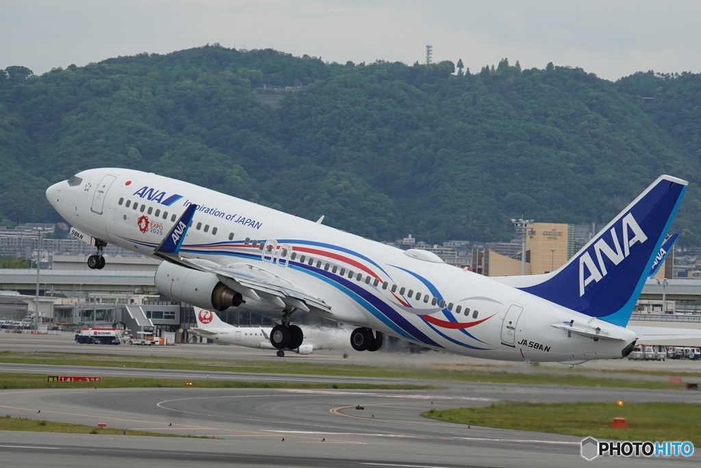 大阪国際空港から離陸中