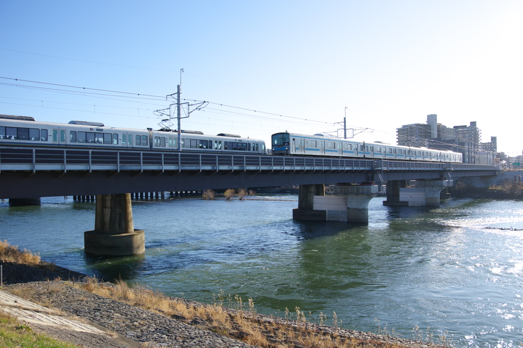 20250118_JR奈良線 宇治川鉄橋(露出トーン EV+0.5補正)