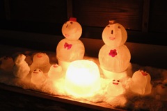 雪だるまと灯火