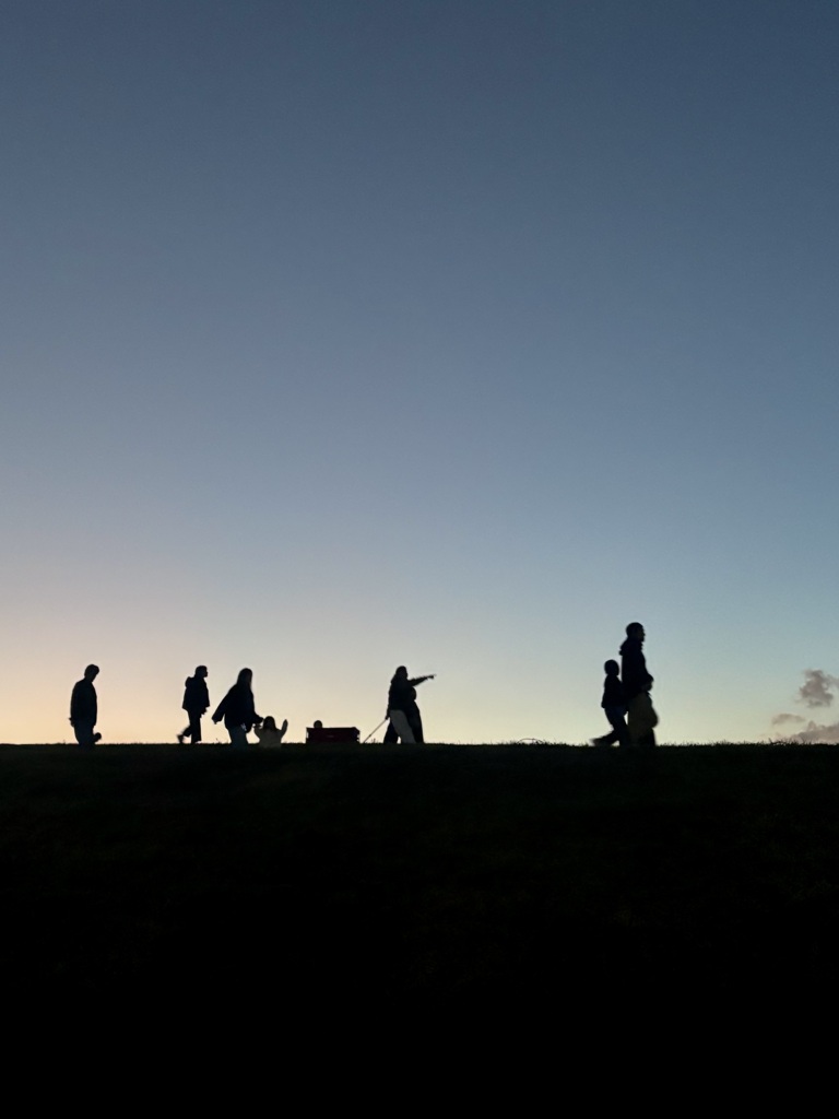 夕暮れを歩いて