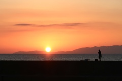 夕陽に向かって