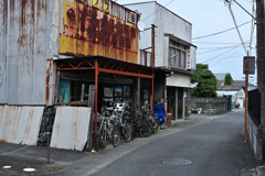 昼下がりの路地