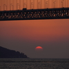 明石海峡大橋と瀬戸内に沈む太陽