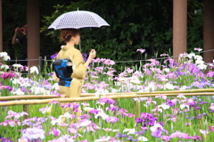 花に囲まれて