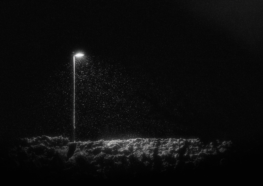 『雪と街灯』