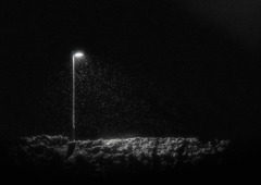 『雪と街灯』