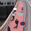 歩道橋の上から
