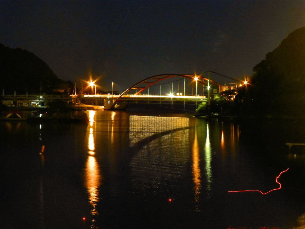 猪鼻湖　謎の吊り橋