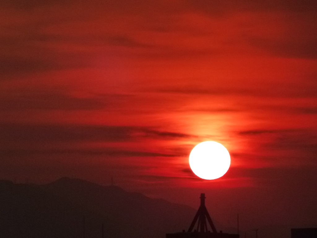 熱い夏の夕陽