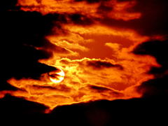 雲間の太陽