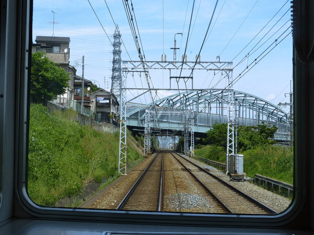 名神の下をくぐる阪急京都線