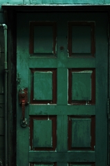 小さな緑の扉
