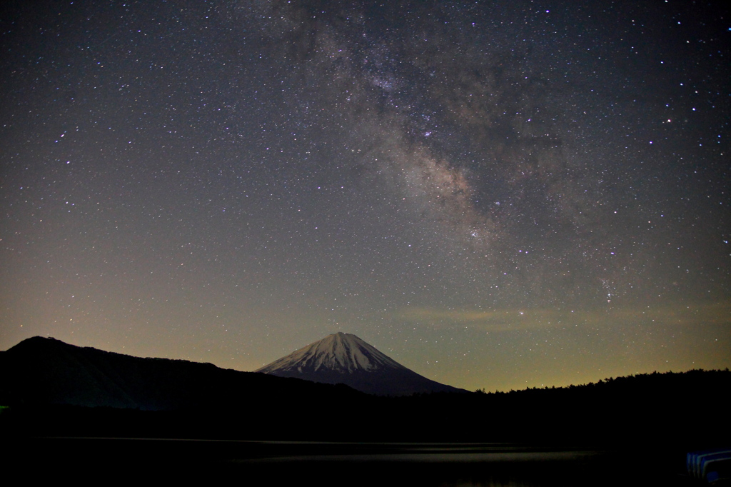 西湖に架かる天の川