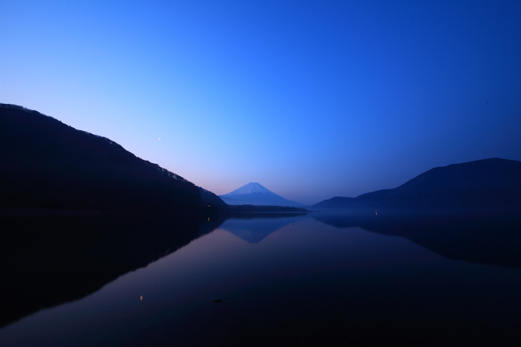 静寂の湖畔