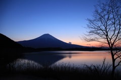 夜明け前の静寂