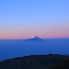 雲海に浮かぶ紅富士