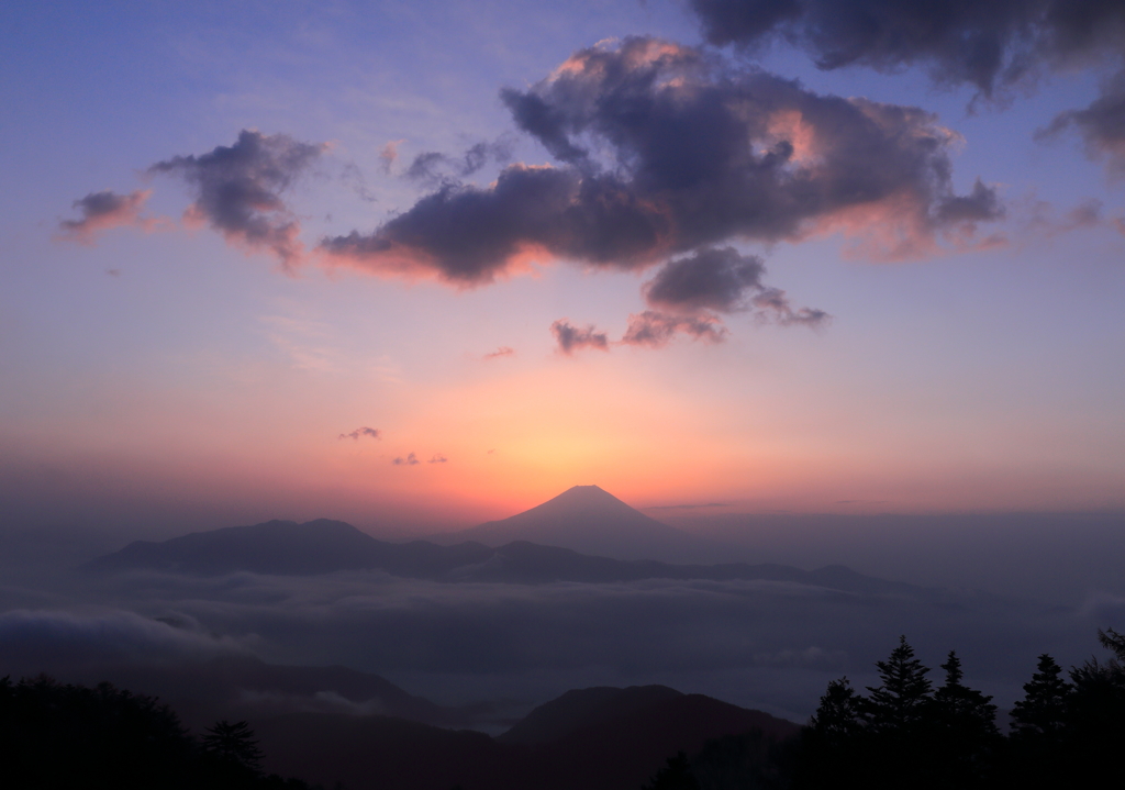 後光さす霊峰