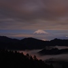 静かに夜明けを待つ