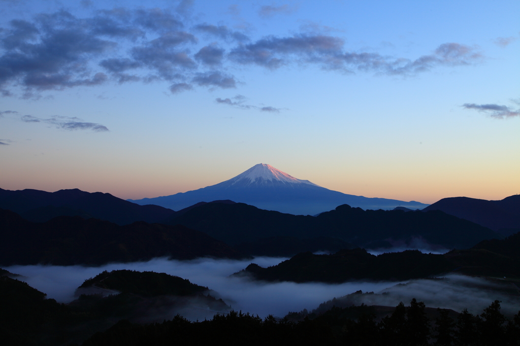 富士、紅に染まる
