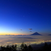 甘利山コバルトブルーの夜明け