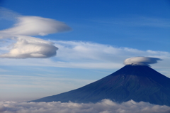 夏富士と吊るし雲