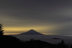 夜の雲海富士