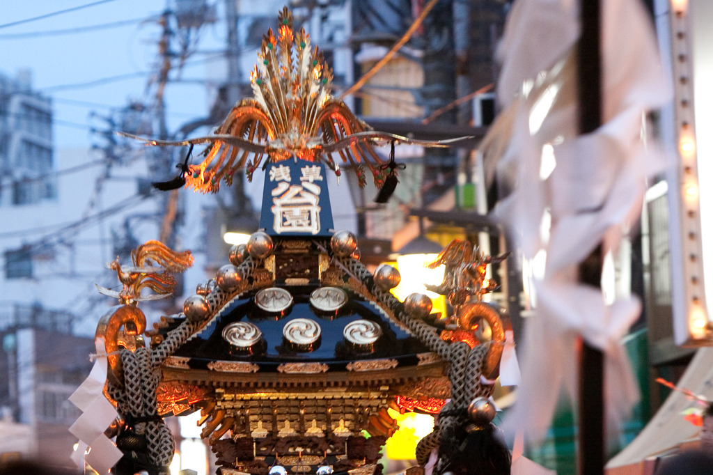 街の明かりに照らされて～　町内神輿