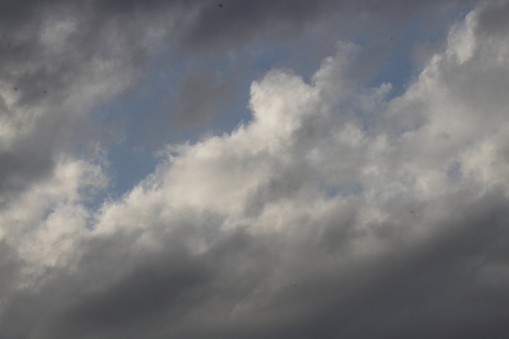 雲の切れ間から