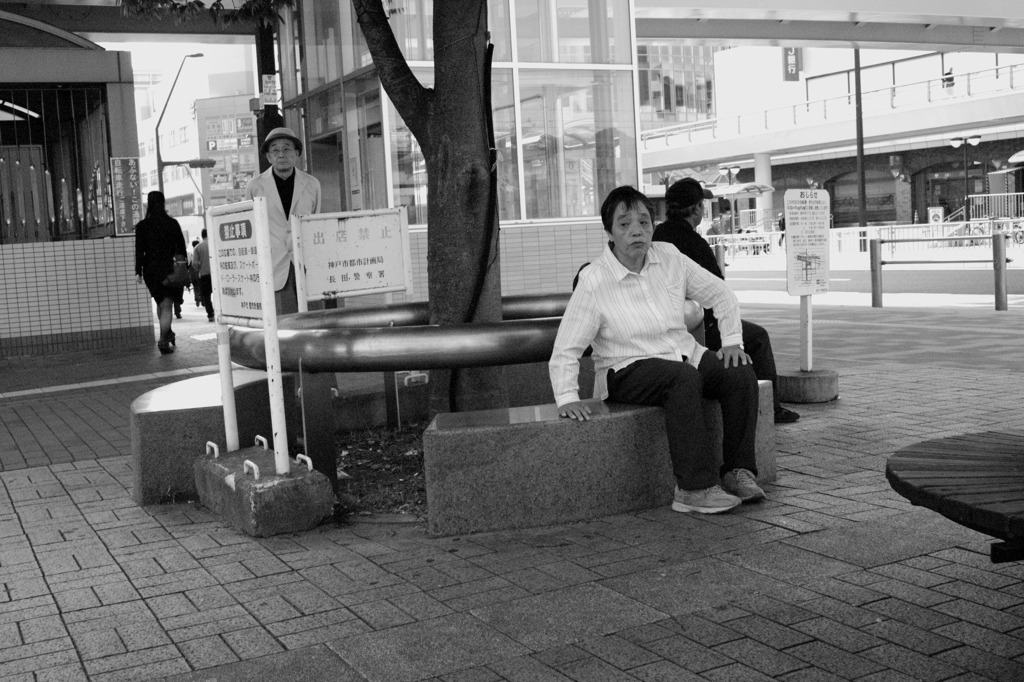 駅前人２