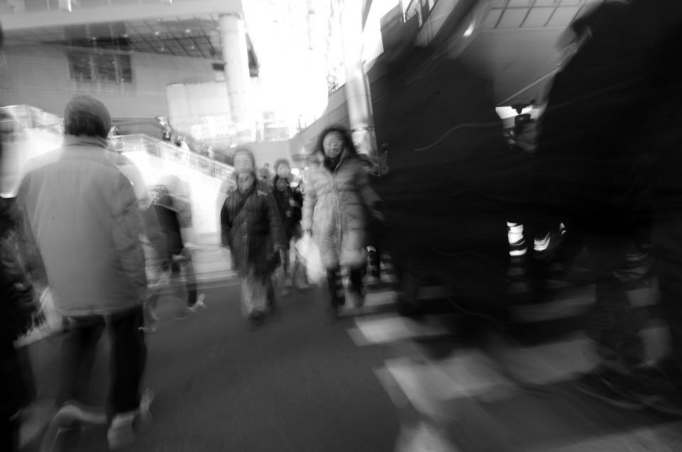 11JAN02 モノクロ交差点DSC_2917