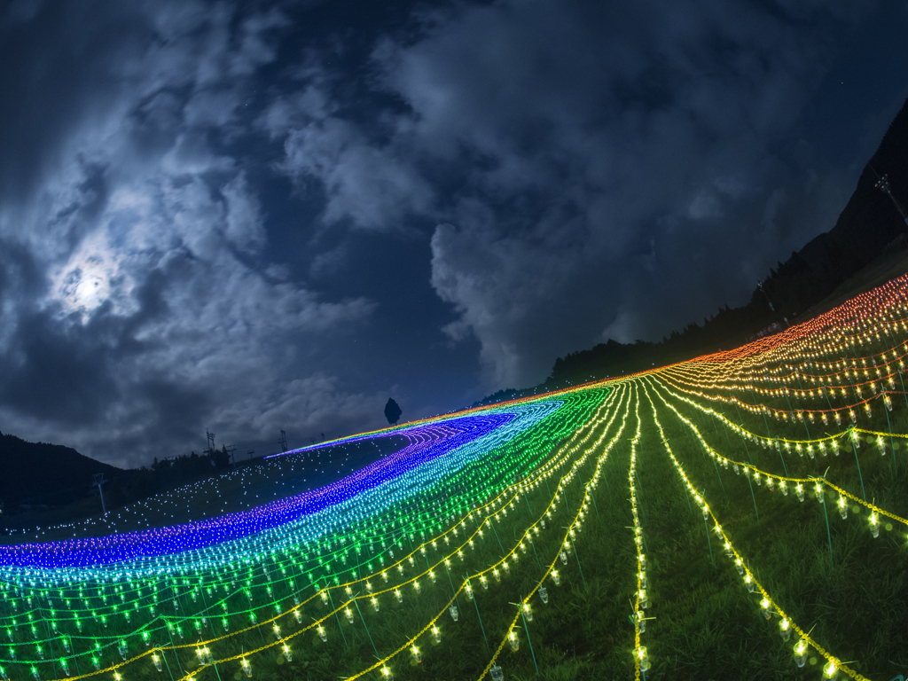 月夜に架かる虹
