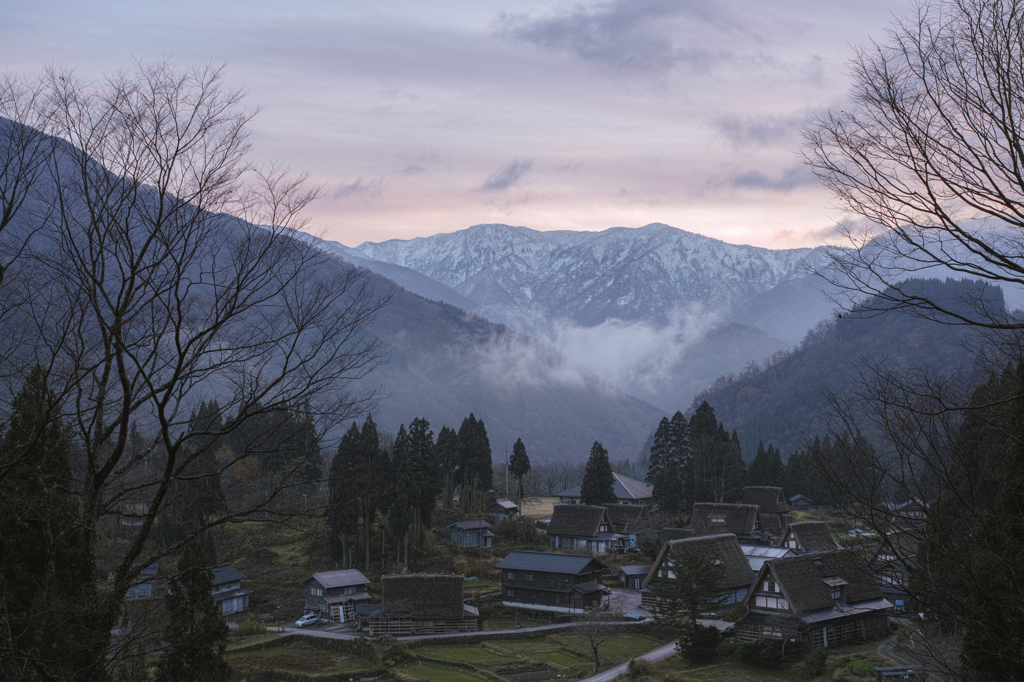 晩秋　夕暮れの相倉