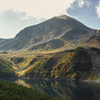 紅葉を求めて　ミクリガ池越しに見る浄土山