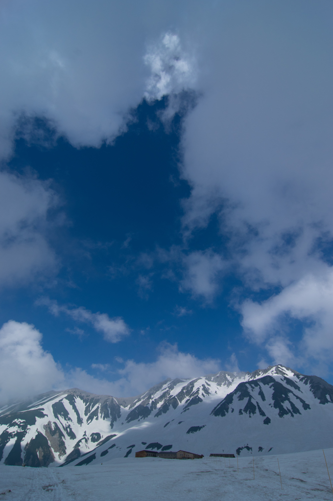 雲晴れて青空