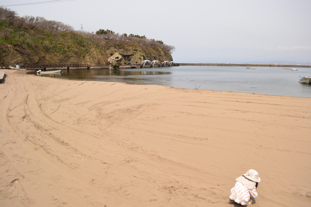 小さな背中と大きな海