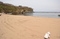 小さな背中と大きな海