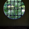 庭園の丸窓